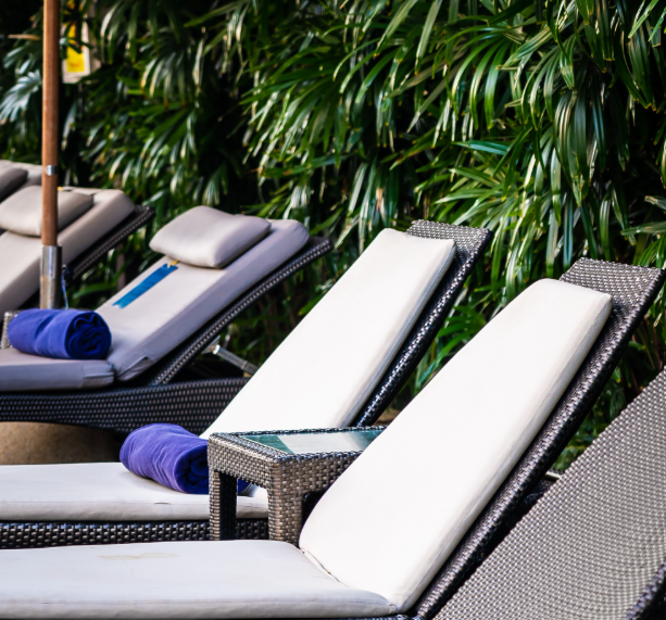 Chairs & Loungers