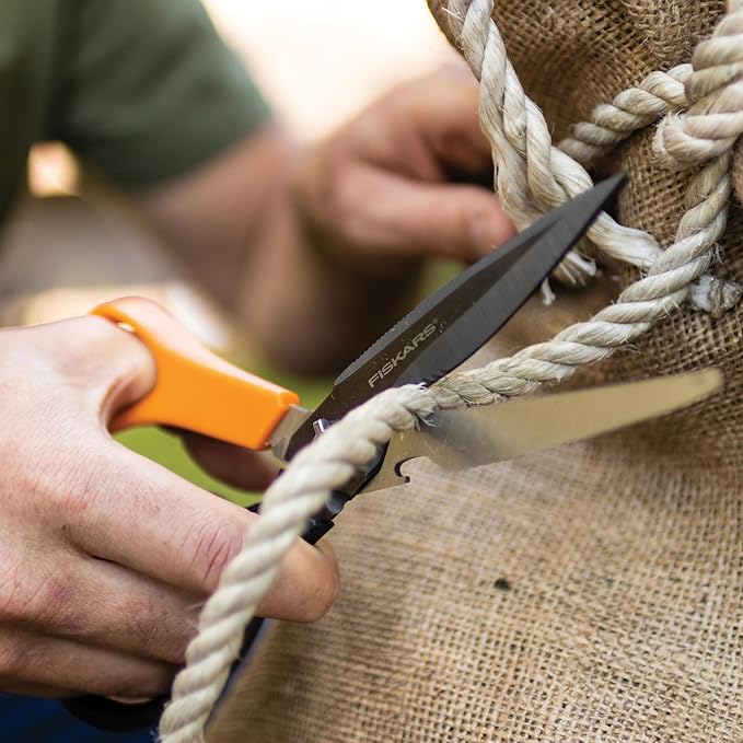 Fiskars Garden Scissors, 7-in-1 Garden Shears Multi-Tool with Sheath, Great for Plant Trimming, Cutting Nursery Pots, Bags, and Wire